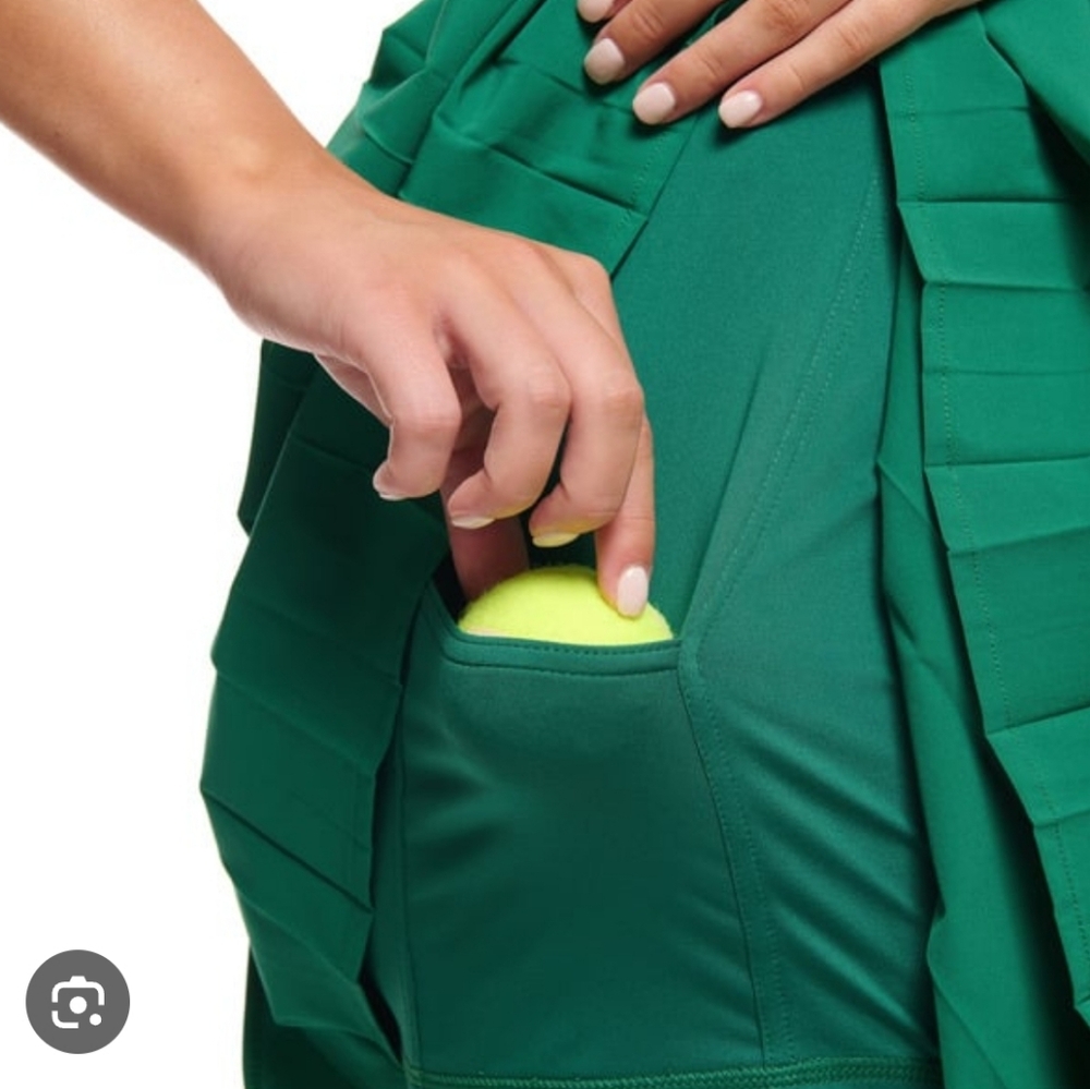 Lolë Women's Asymmetrical Emerald Green Pleated Skort, Large